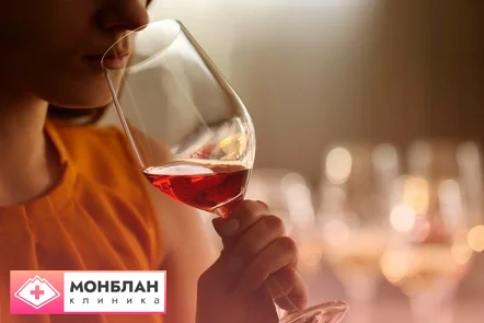 Признаки винного алкоголизма Девушка пьющая вино
